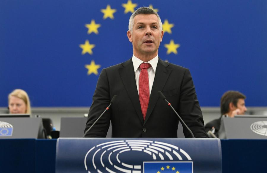 [VIDEO] Evropski parlament na predlog Nemca sprejel digitalizacijo evropskih vizumov
