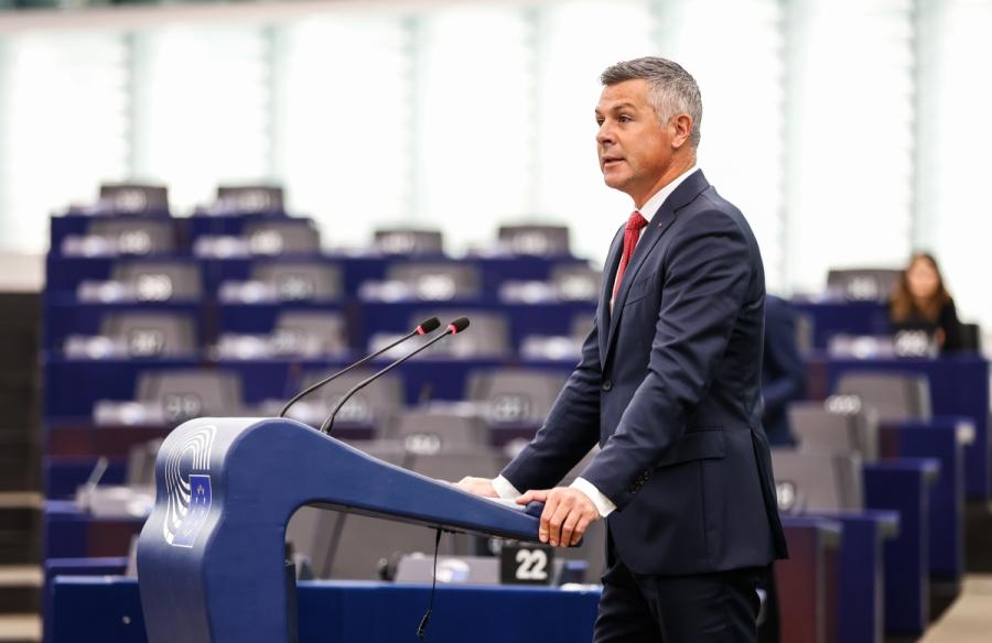 Poziv evropskega poslanca Nemca predsedniku vlade dr. Robertu Golobu: 