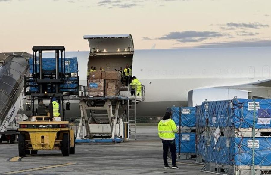 Dostava nujne humanitarne pomoči v Gazo po zraku in morju