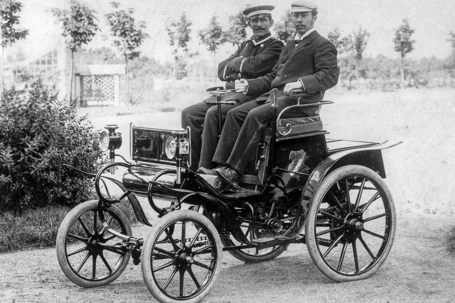 Leta 1899 prvo Oplovo motorno vozilo