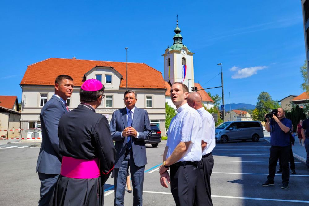 Obisk Boruta Pahorja na odprtju šmarske cerkve ni bil naključje. (foto: Štajerski val)