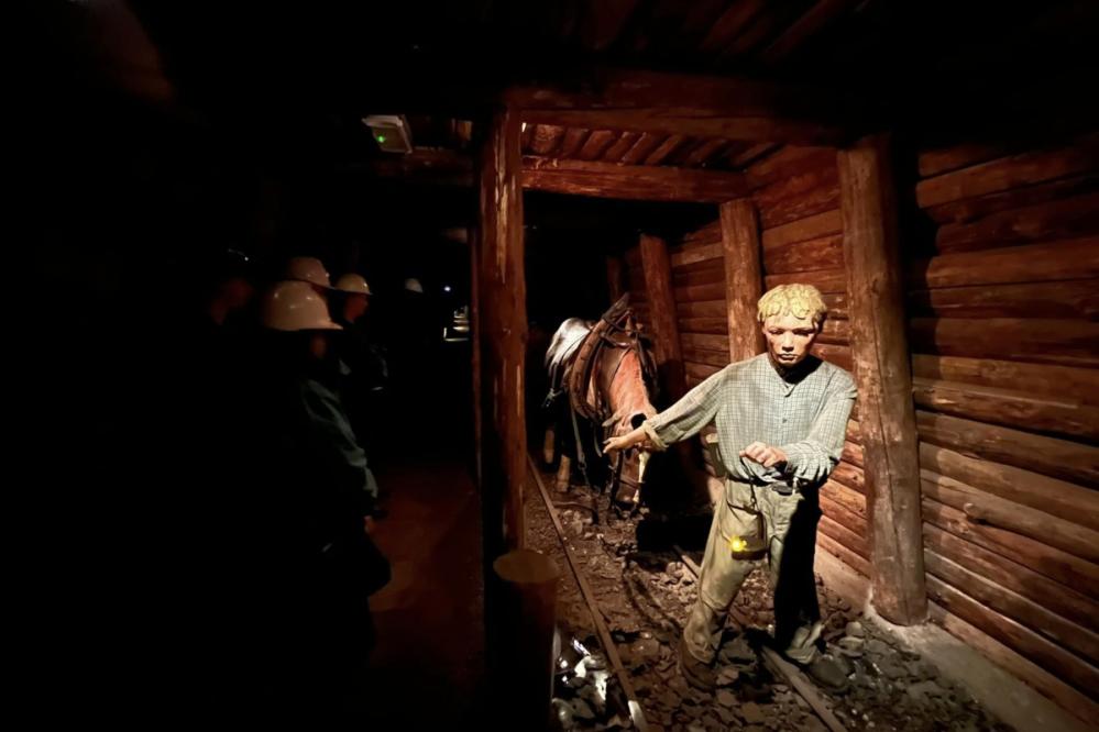 V Muzeju premogovništva Slovenije v Velenju se boste pod zemljo spustili z dvigalom iz leta 1888. (Foto: Muzej premogovništva Slovenije)